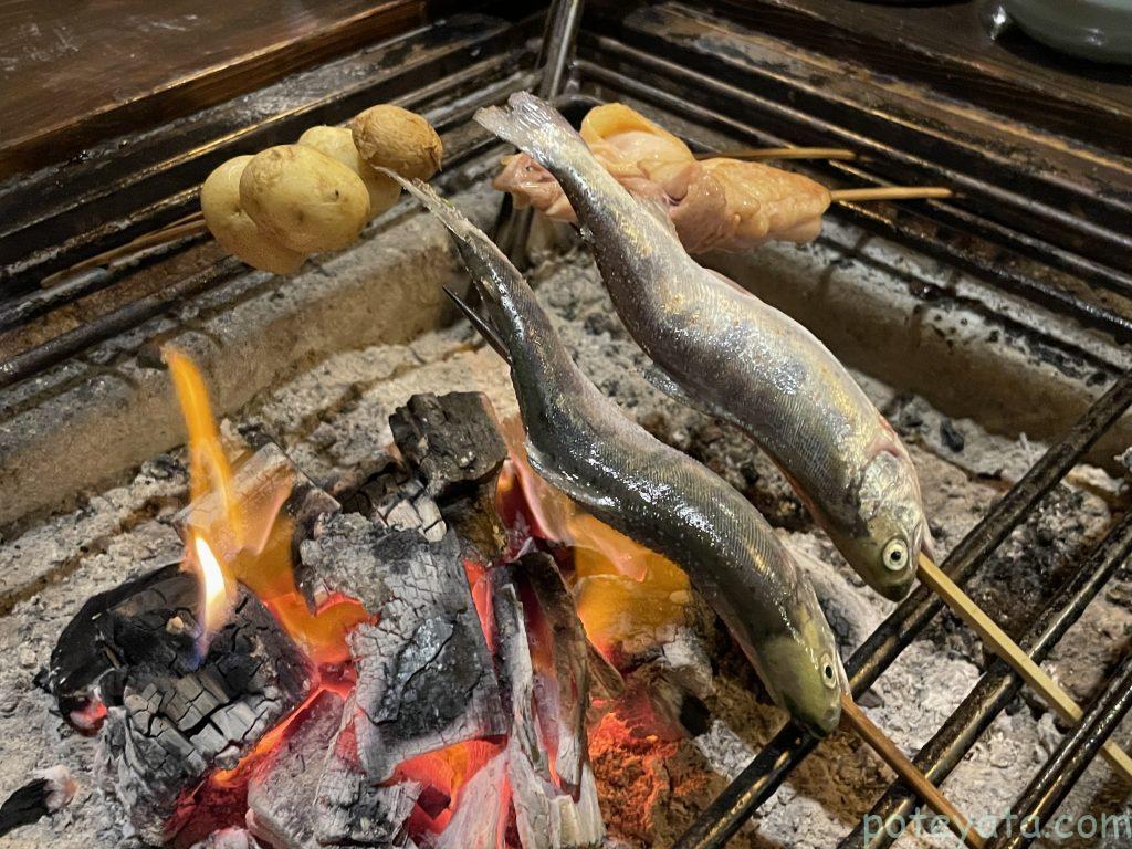 不動温泉華菱の囲炉裏料理