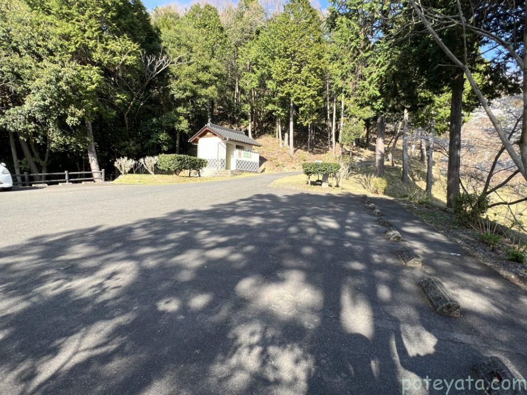 出丸跡の駐車場