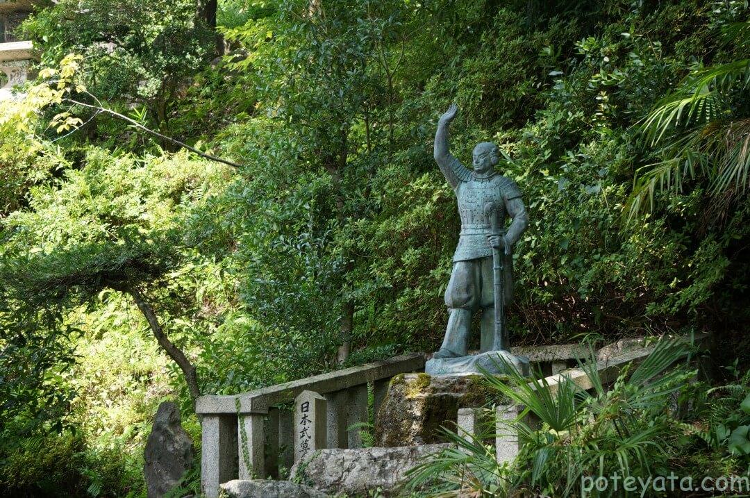 醒井宿にあるヤマトタケルの像