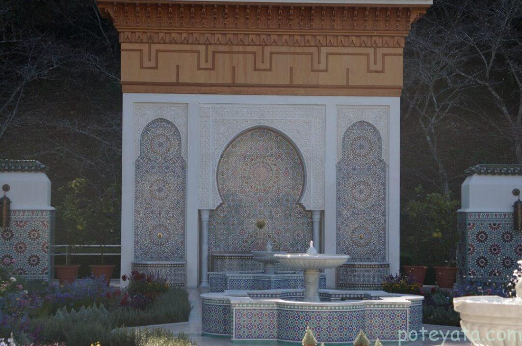 モロッコガーデンの壁泉