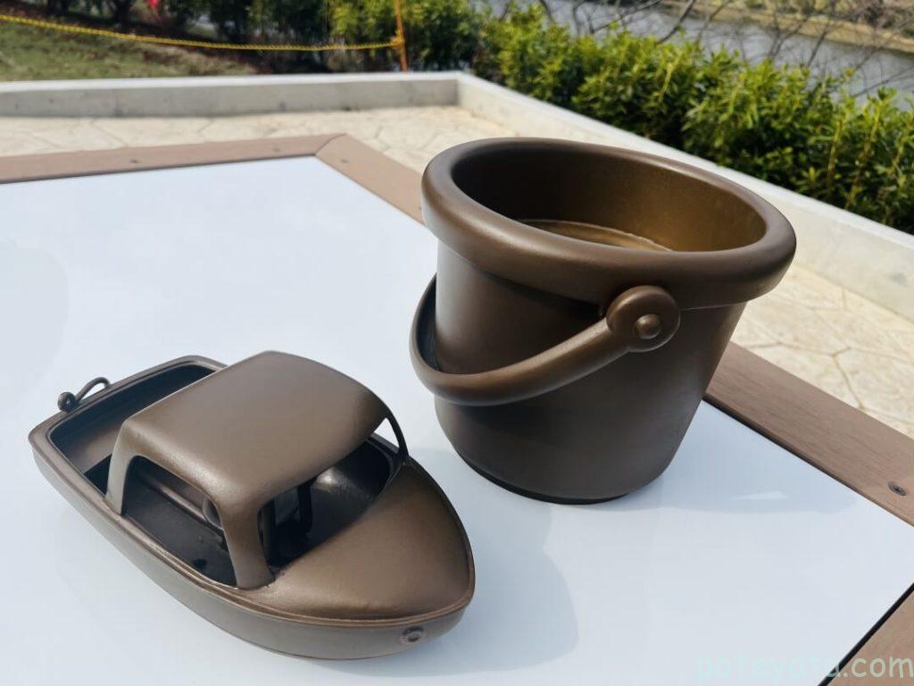 ジブリ作品「崖の上のポニョ」モチーフのオブジェ「バケツと宗介のポンポン船」