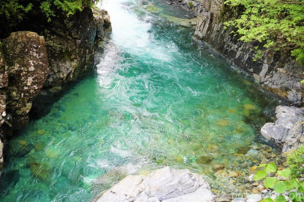 阿寺渓谷にある犬帰りの淵