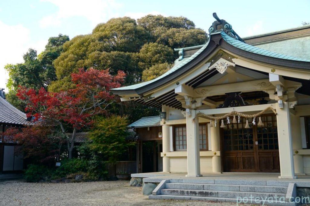日長神社の境内