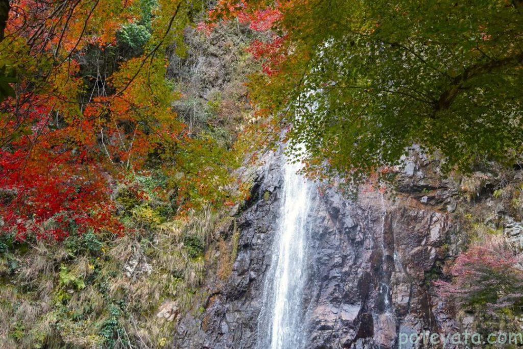 五宝滝にある二の滝と紅葉