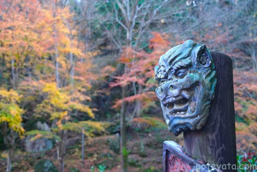 鬼岩公園にある鬼の顔のオブジェ