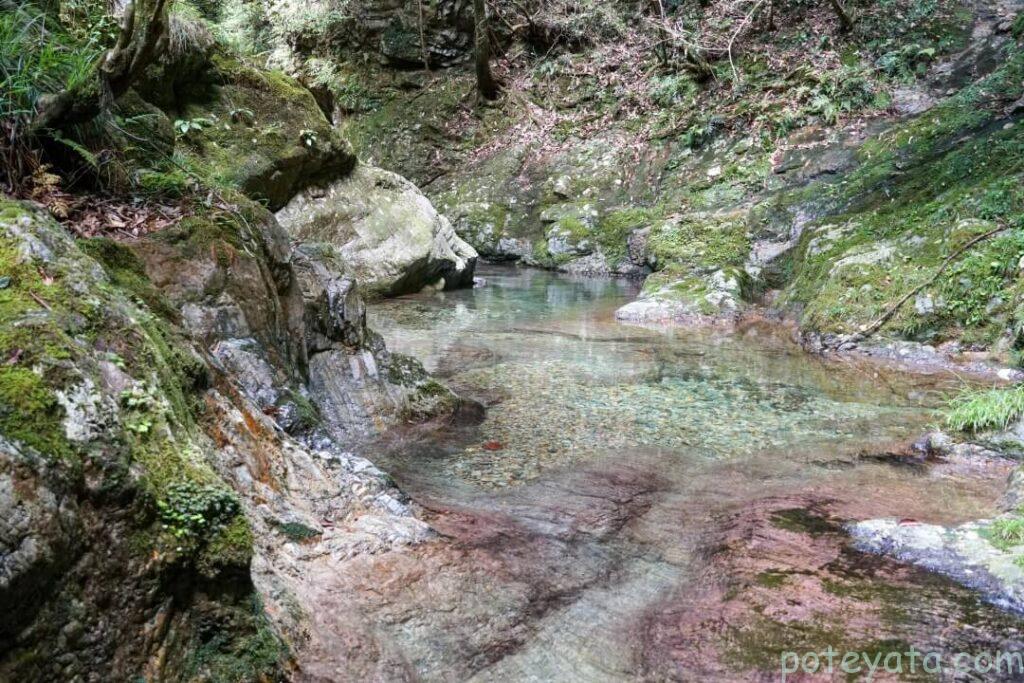 とても透き通った葛屋川