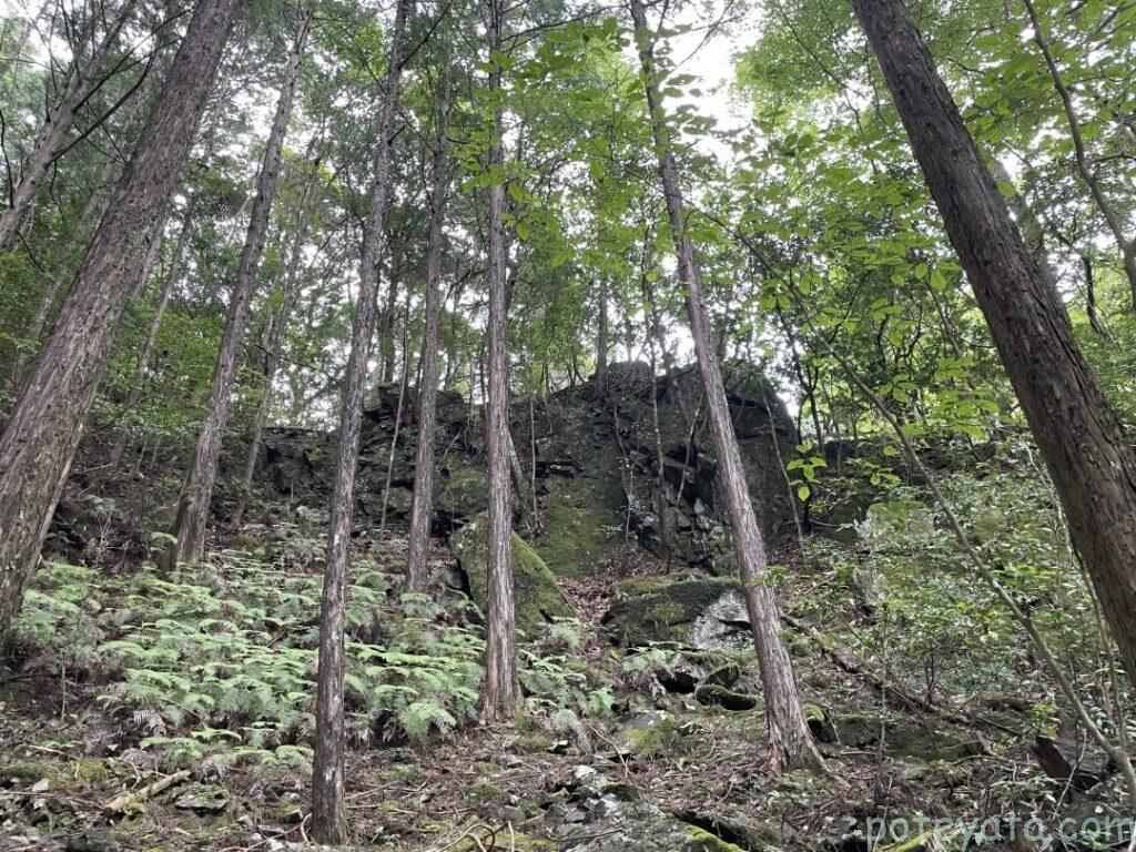 くらがり八景の第2景のさるとび岩